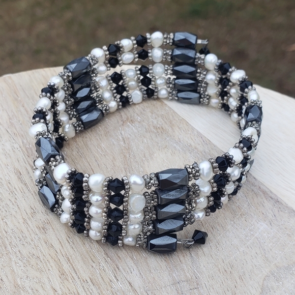 Multi-layered Beaded and Pearl Magnetic Wapped bracelet and necklace - Picture 2 of 10